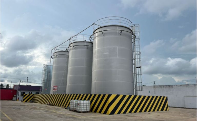 Construcción de tanques para la industria química en Costa de Marfil