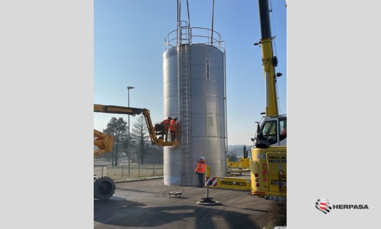 Réservoir de stockage d'eau minérale